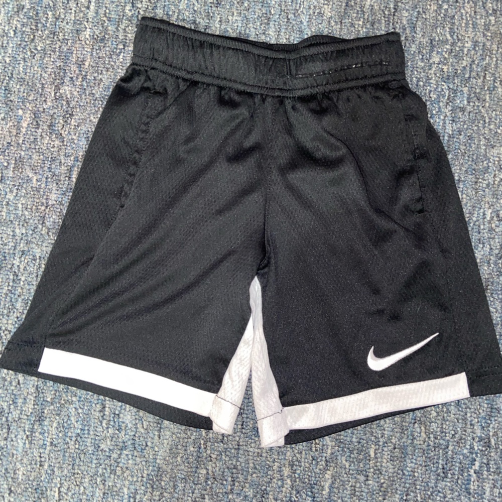 Nike Dri-Fit Boys Shorts Size 6/M Black with White